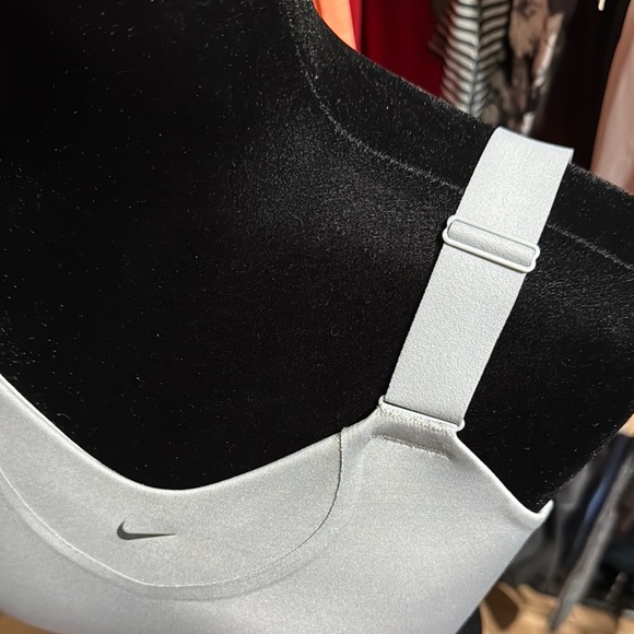 Nike Alpha Gray Sports Bra - Picture 6 of 8